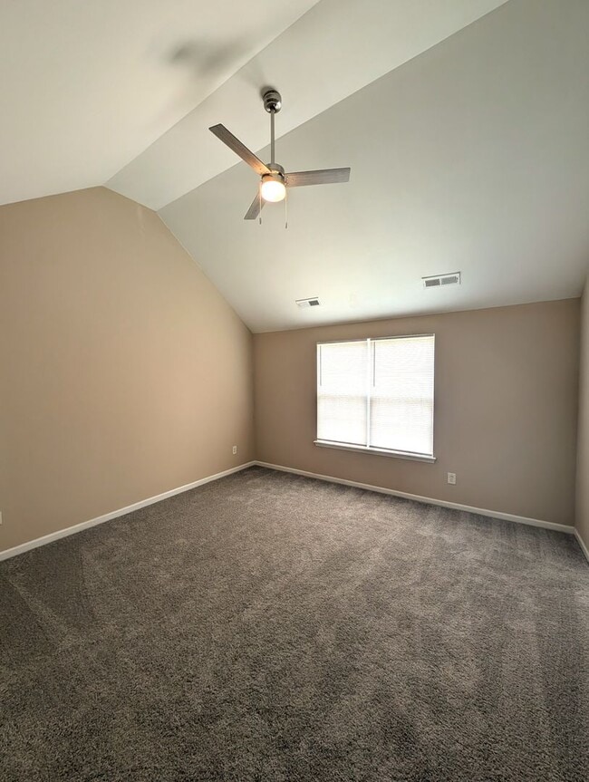 Building Photo - NODA!  Minutes Away, 4 BEDROOM!
