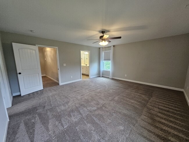Building Photo - 105 Pinehurst Ln