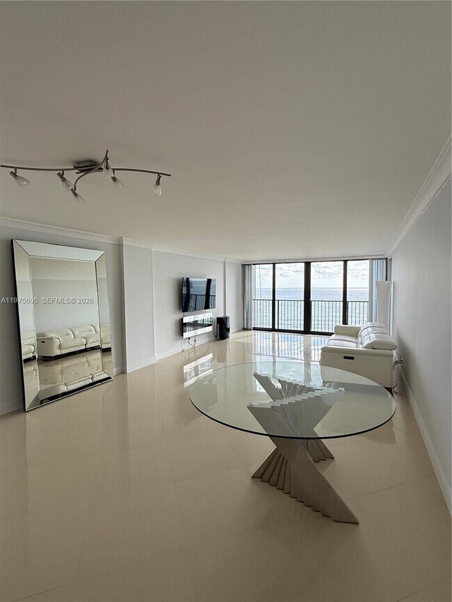 Building Photo - 2101 S Ocean Dr