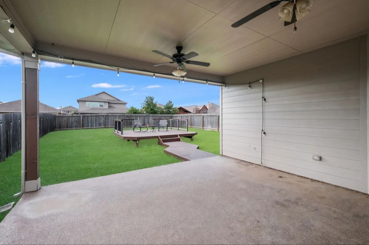 Building Photo - 8252 Breezy Cv