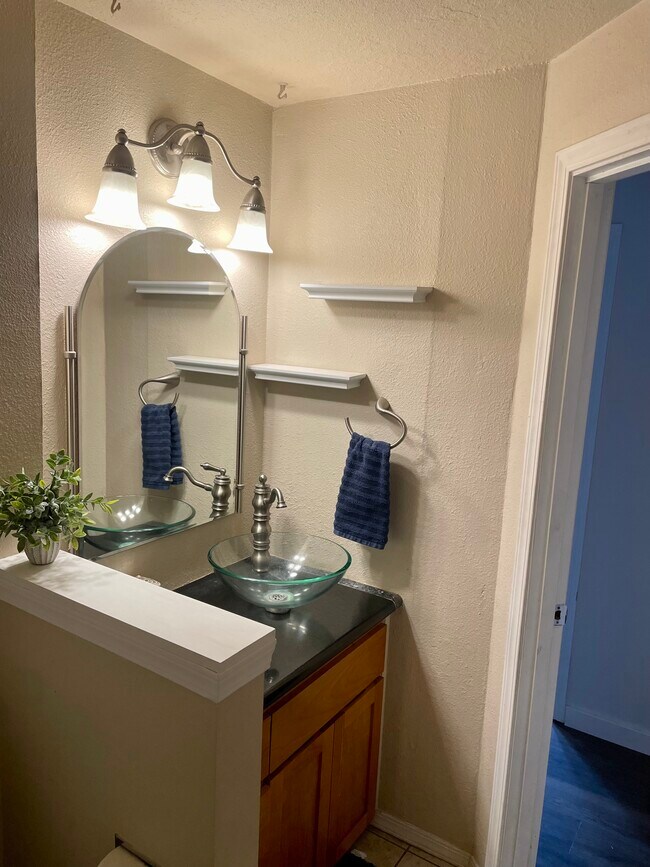 Building Photo - 20390 Fairway Dr