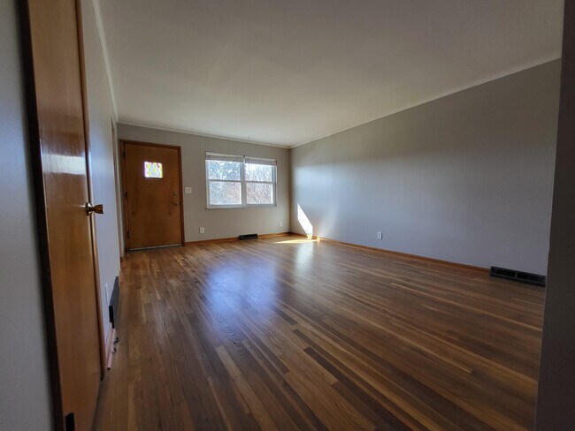 Building Photo - 4720 Esterbrook Rd