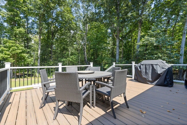 Building Photo - 21 Hilltop Dr