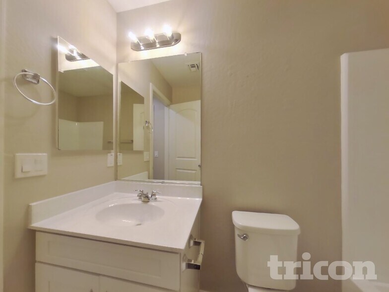 Building Photo - 11692 N 165th Ln