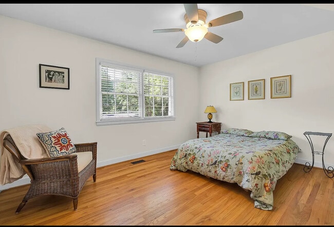 Building Photo - 244 Greengate Ln