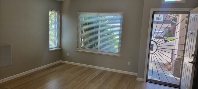 Building Photo - 3 bedroom 2 bath Home in Antelope