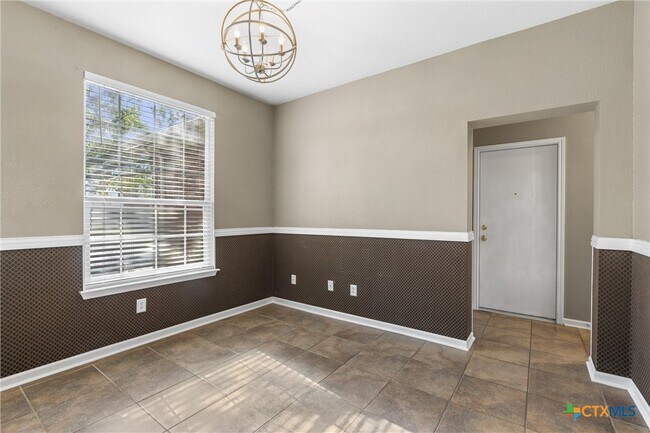 Building Photo - 2012 Huxley Ln