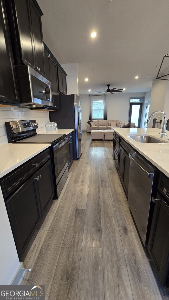 Building Photo - 115 Climbing Ivy Cir