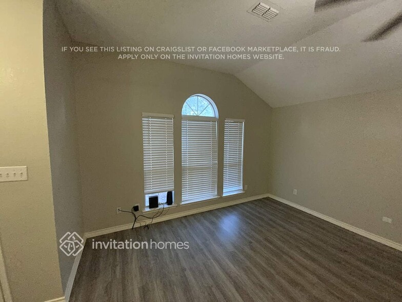 Building Photo - 333 Sweetwater Dr