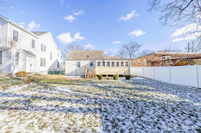 Building Photo - 301 Central Ave