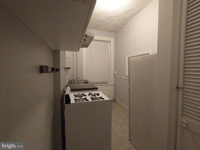 Building Photo - 307 Dolphin St