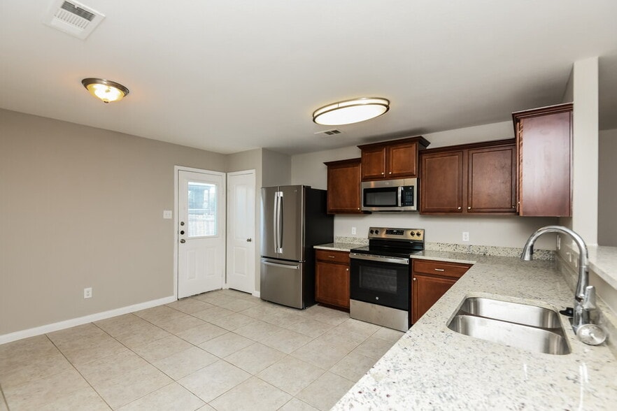 Building Photo - 4729 Cedar Springs Dr