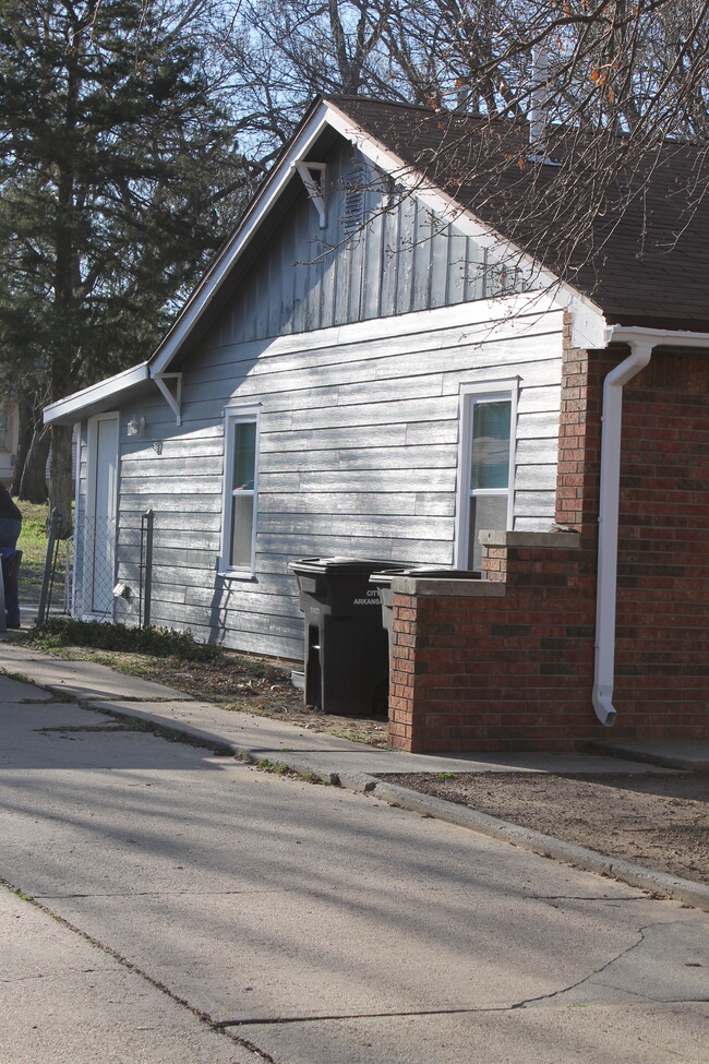 Building Photo - 1615 N 6th St