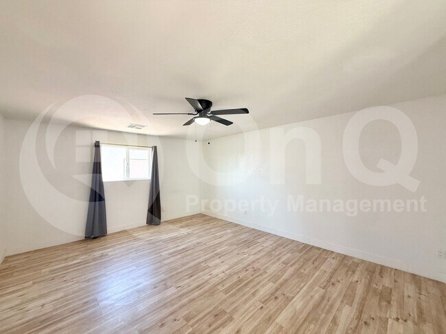 Building Photo - 7107 E Flossmoor Ave