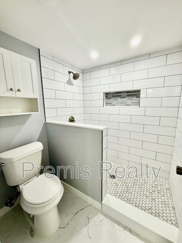 Building Photo - 2400 Winding Creek Blvd