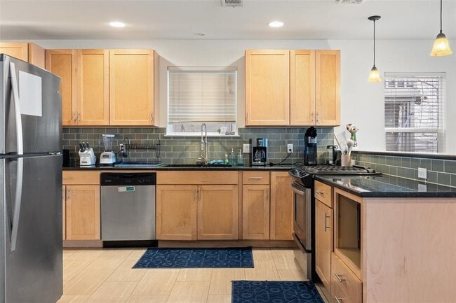 Building Photo - 3504 Speedway