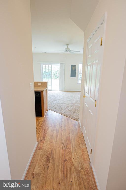 Building Photo - 438 Parkview Ct