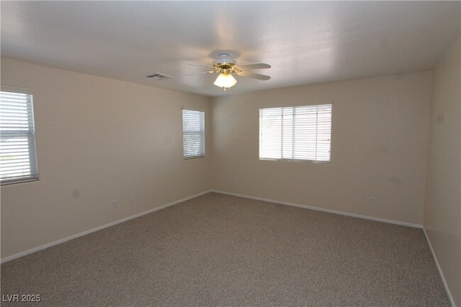 Building Photo - 2586 Highland Cliff Dr