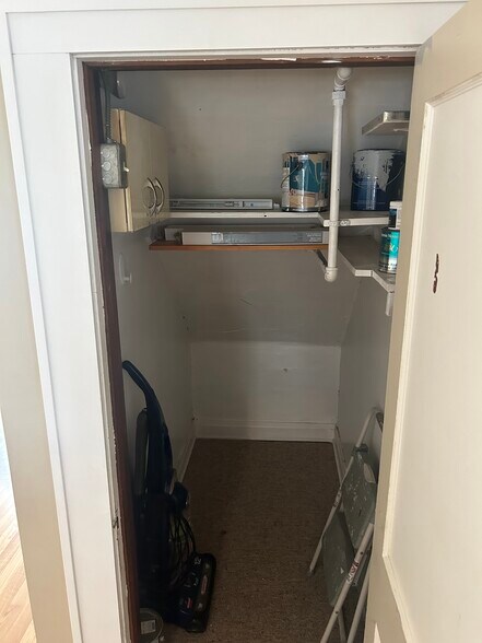 Building Photo - 3041 S Hanson Ave