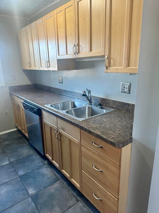 Building Photo - 5065 N Crooks Rd