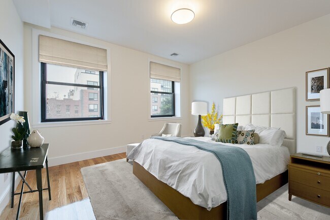 Building Photo - Big 3 Bedroom w/Private Balcony