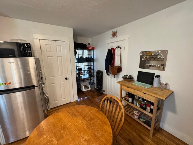 Building Photo - 5-7 Blake St. Unit 4