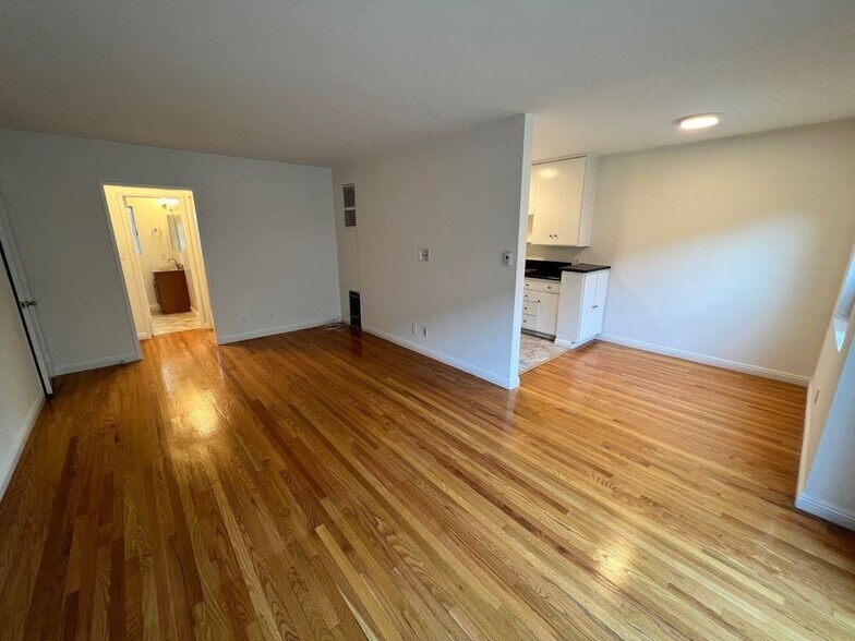 Building Photo - 1263 Hayworth Ave