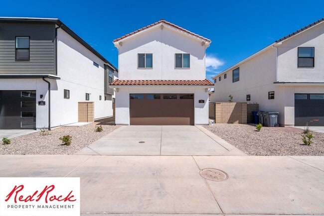 Building Photo - BEAUTIFUL HOME in Desert Color!