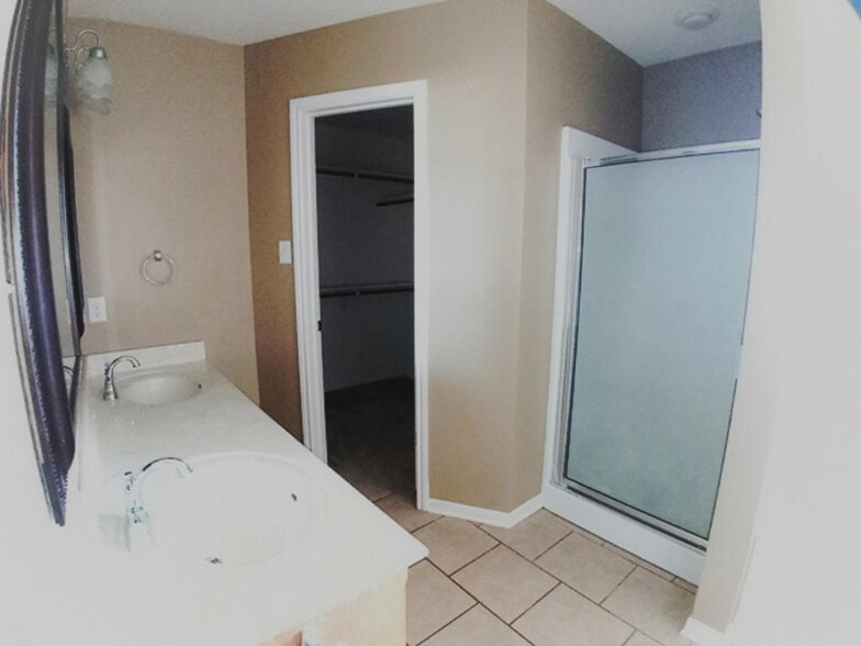 Building Photo - 3608 Dewitt County Ct