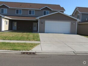 Building Photo - 3 Bedroom Townhome