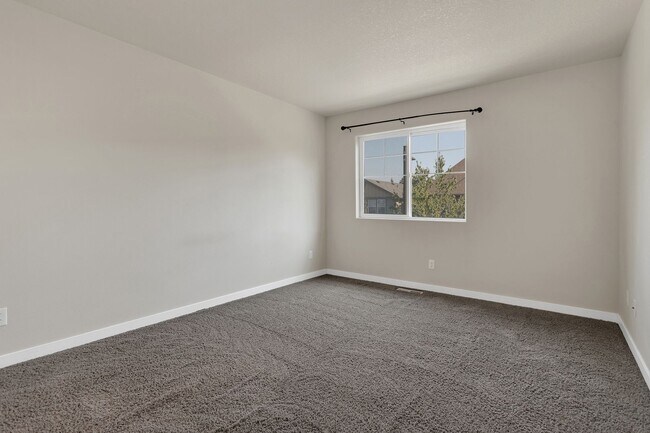 Building Photo - Spacious 4BR/3BA in Beaverton