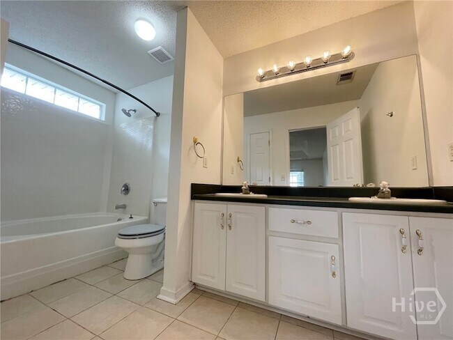 Building Photo - 102 Cormorant Way