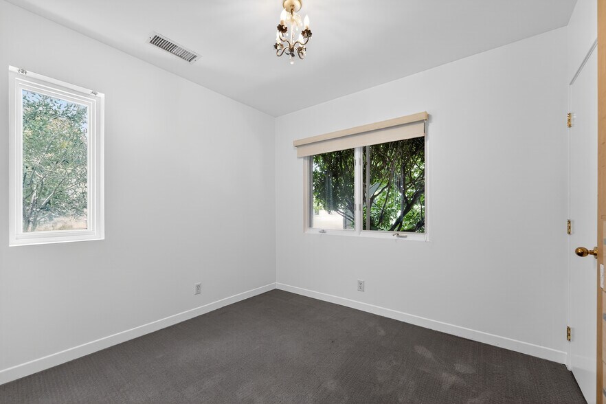 Building Photo - 13047 Dickens St