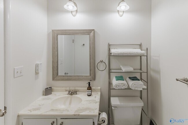 Building Photo - 1907 Waxleaf Green SE