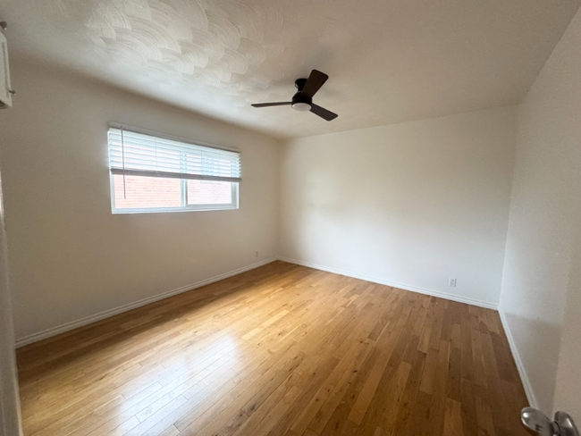 Building Photo - 1093 S Orange Dr