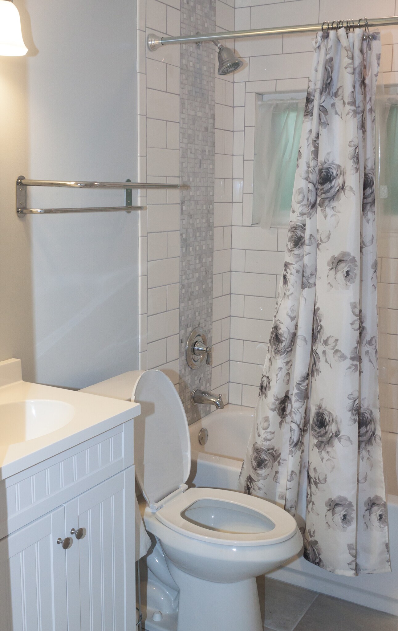 Building Photo - 415 S Revena Blvd