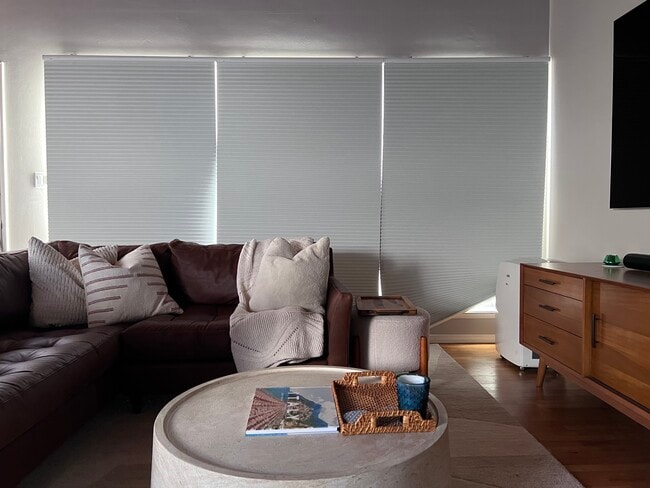 Building Photo - 3200 Oak Ave