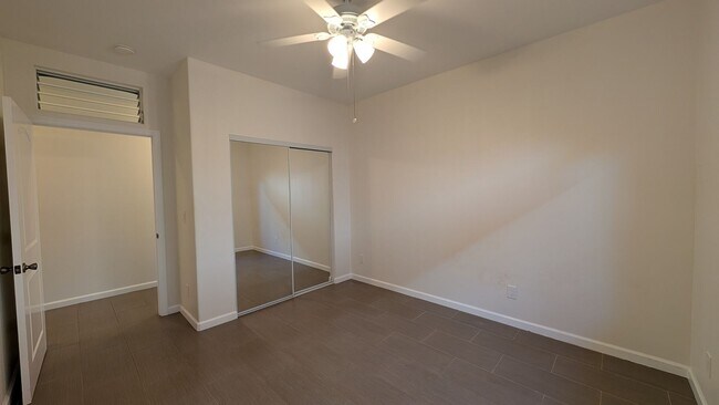 Building Photo - Spacious 4 bed 3 bath home near Diamond Head