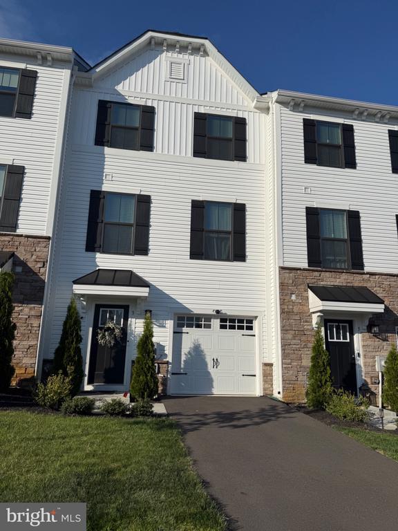 Building Photo - 3 Cinnamon Ln