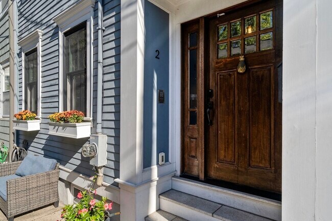 Building Photo - 2 Crystal Pl