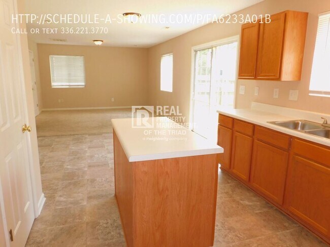 Building Photo - 3 Bedroom/2.5 Bath Greensboro Home with Fe...