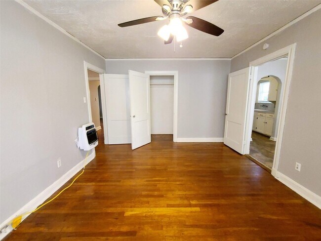 Building Photo - 5707 Ross Ave
