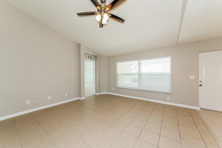 Building Photo - 4084 Kingsfield Dr