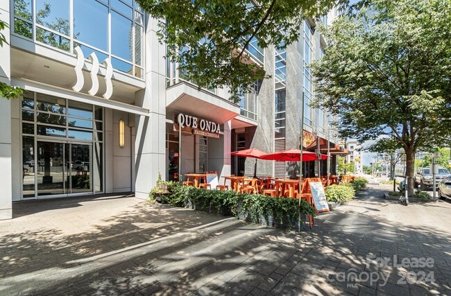 Building Photo - 307 W Trade St