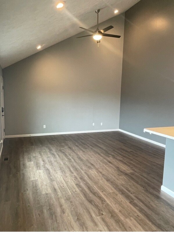 Building Photo - 2304 W George St