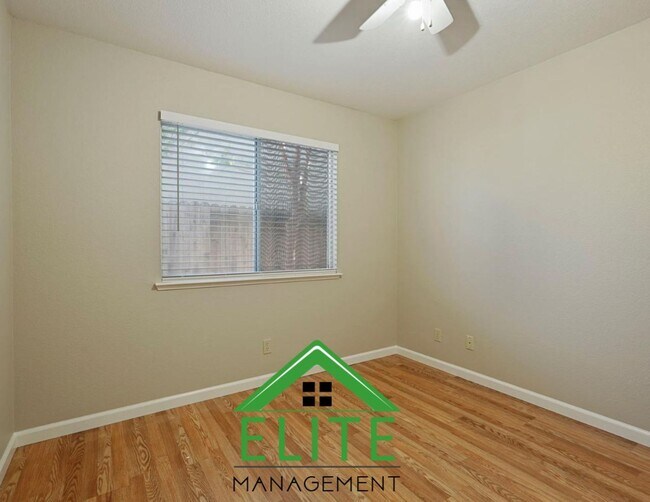 Building Photo - Spacious 4-Bedroom, 3-Bath Home in Desirab...
