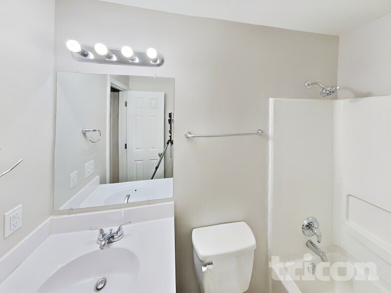 Building Photo - 301 Bedford Park Dr