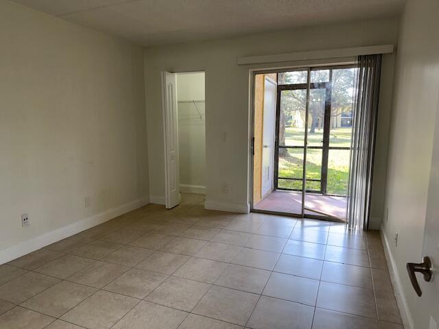 Building Photo - 407 Meadows Cir