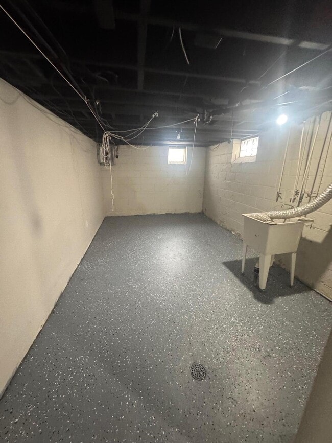 Building Photo - 14591 Mettetal St