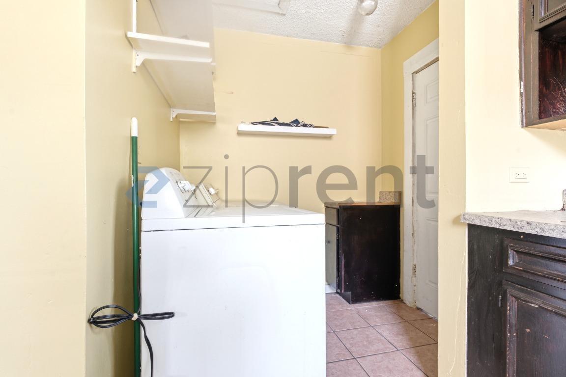 Building Photo - Unit